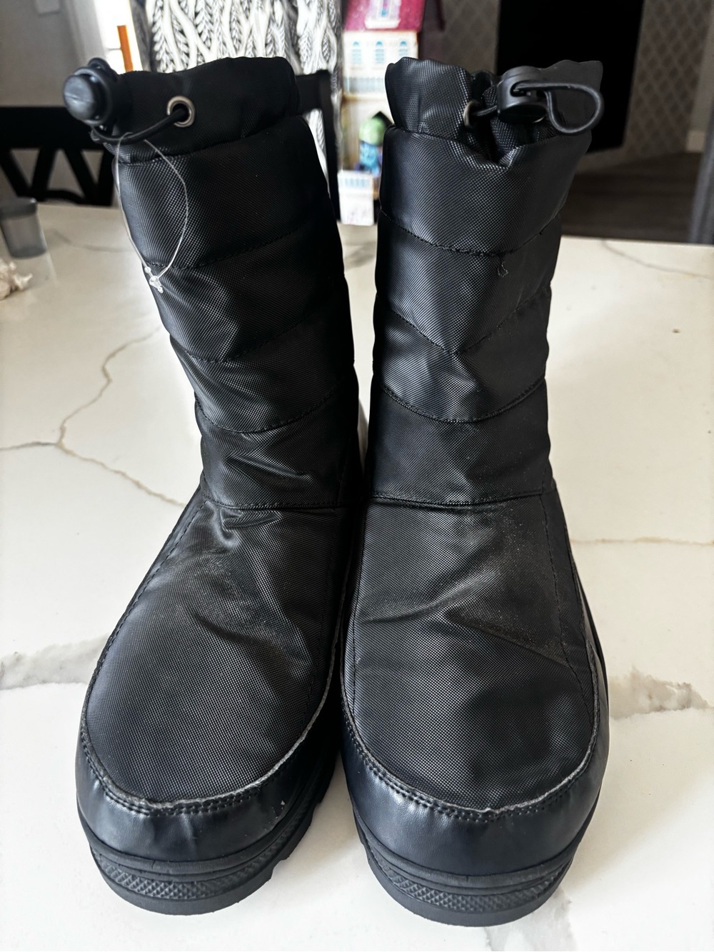 Men’s Size 11 Zippy II slip on snow boots